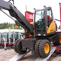 Loading off machine from jumbotrailer